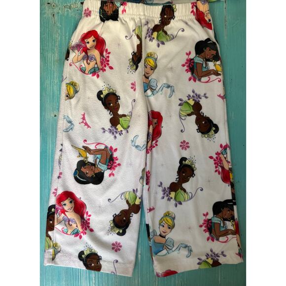 Disney Princess Pajama Set Size 2T - Picture 4 of 5